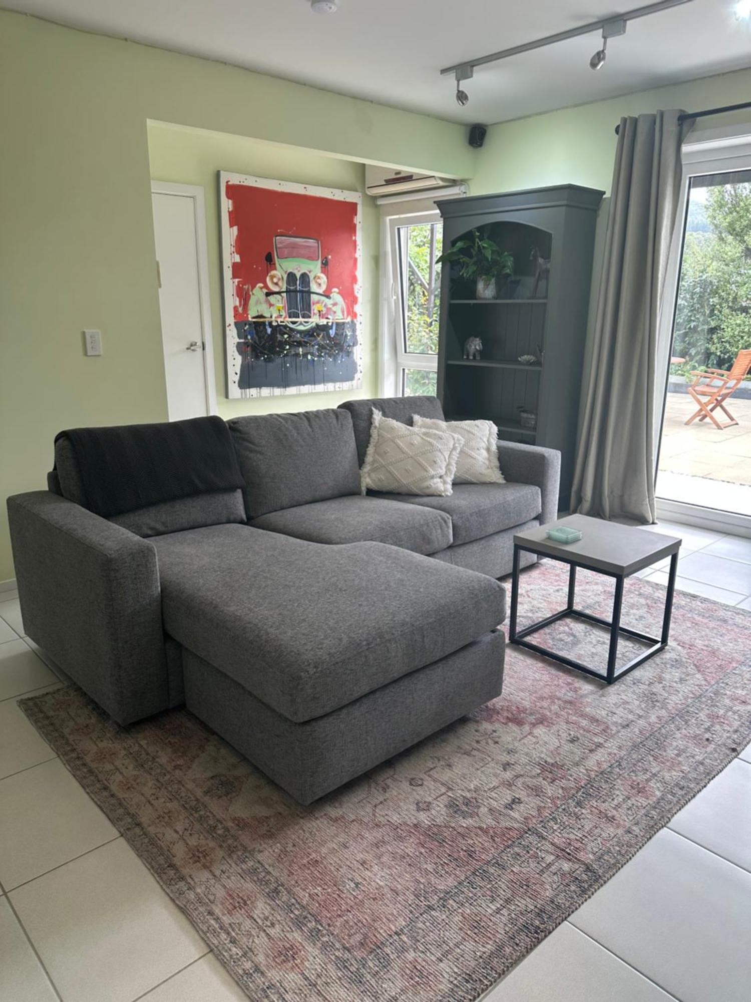 Kent Apartment *